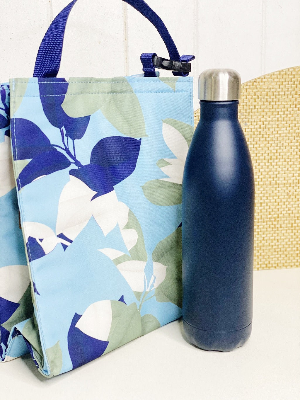 This Navy 750ml double-walled vacuum-insulated stainless-steel bottle keeps your beverage hot for up to 12 hours or cold for up to 24 hours. leak proof twist-cap seal design. Perfect for office hours and weekend trips.| Bliss Gifts &amp; Homewares | Unit 8, 259 Princes Hwy Ulladulla | South Coast NSW | Online Retail Gift &amp; Homeware Shopping | 0427795959, 44541523